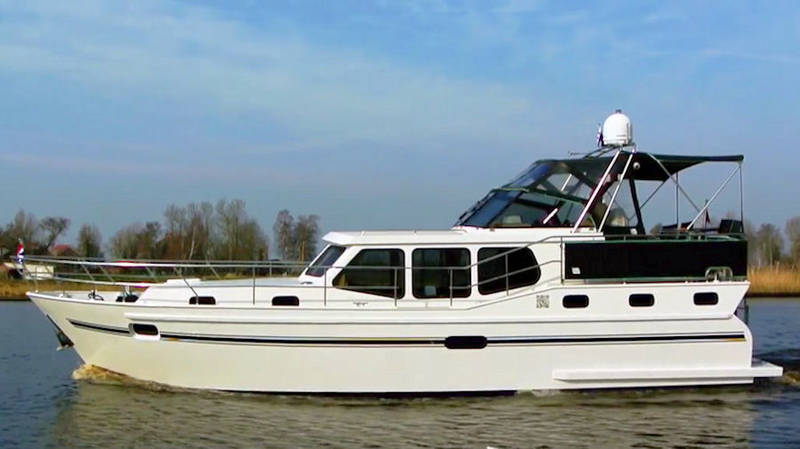 jacht Evita - motorboot van yachtcharter Yachts4U in Friesland.jpg