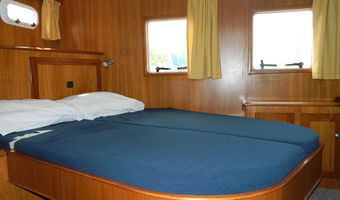 An Bord des Mietbootes Lucia