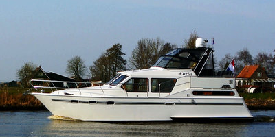 Die Yacht Carla. Diese Motoryacht von Yachts4U ist 11 m lang