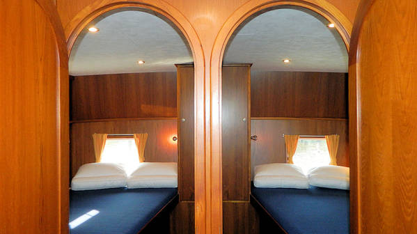 Wir können die Myrna weiterempfehlen: innen sehr schön - geräumig - leicht zu steuern - sparsam im Verbrauch