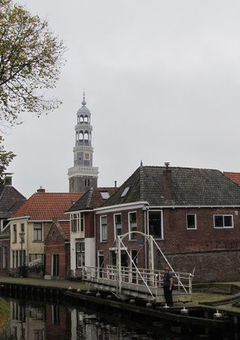 Eine Reihe Häuser auf dem Weg nach Aldeboarn