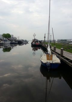 Zu Beginn der Saison ist es noch sehr ruhig auf dem Wasser und es gibt noch ausreichend Liegeplätze