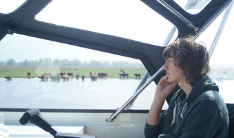 Die Ruhe genießen: in Gedanken an Deck des schönen Schiffes Novia 