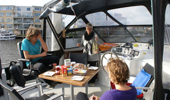 Königstag mit fürstlichem Frühstück an Bord bevor es nach Grou ging