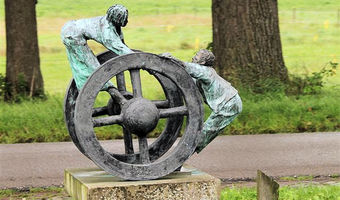 Eines der vier Kunstwerke in Richtung Groningen