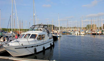Die Yachts4U Yacht im Yachthafen Lauwersmeer