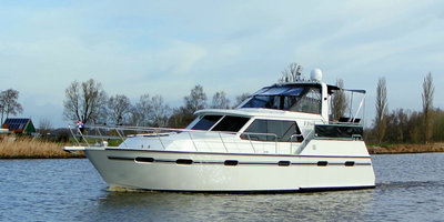 Das Boot Elisa mit eigene Dusche und Toilette in jeder Schlafkajüte