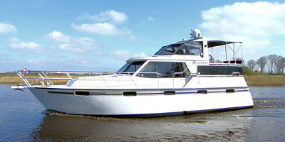 Motoryacht Reina mit eigener Dusche und WC in jeder Schlafkajüte