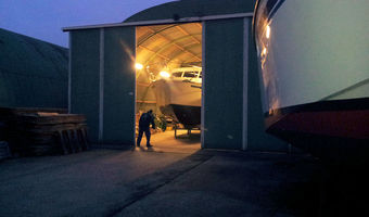 Ende eines kalten Wintertages: die Arbeiten gehen noch weiter