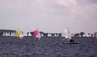 Skutsjesilen: Tagsüber Sport und abends Party