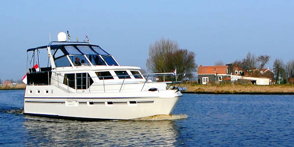 Als Erste in der neuen Saison 2015 eine schöne Urlaubswoche auf die Yacht Lucia genießen