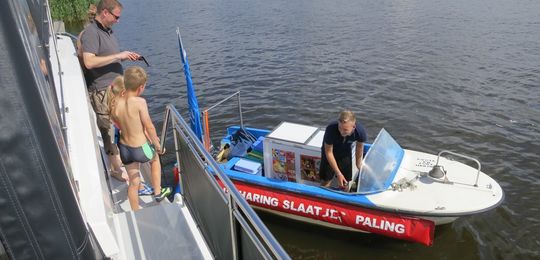 Schwimmender Eisverkaeufer Wide Ie.JPG