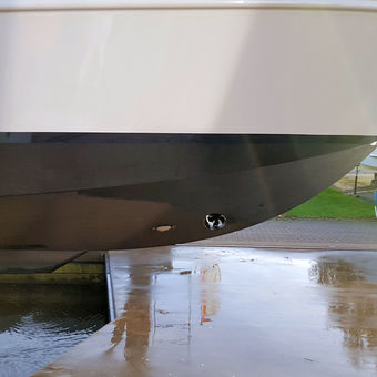 Unsere Yachten besitzen alle eine Bug- und Heckschraube