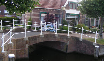 Feste Brücke mit geringer Durchfahrtshöhe