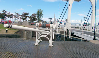 Handbediente Brücke und Schleuse