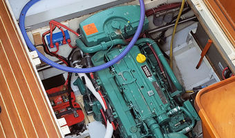 Die Akkus auf der Yacht werden durch den Motor mit Dynamo geladen