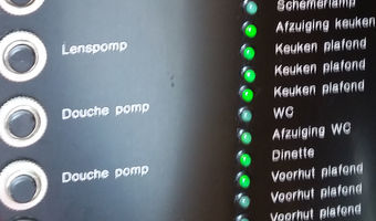 Strom für Beleuchtung, Pumpen und andere Geräte auf der Yacht