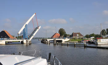 Die Brückenbedienung der Brücken in der Provinz Friesland, Holland für 2016