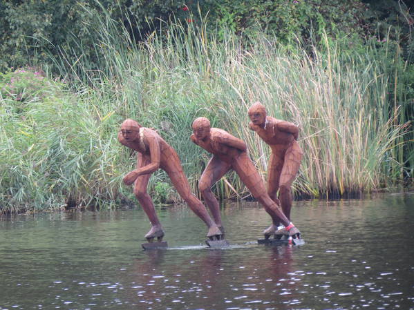 Ondanks het mooie weer kan er toch echt worden geschaatst.jpg