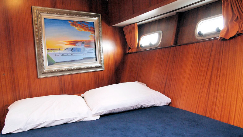 In allen 3 Kajüten der Yacht Gerda geräumige Betten für je zwei Personen