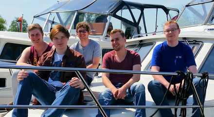 jongelui huren een boot bij Yachts4U Yachtcharter.jpg