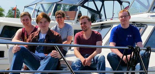 jongelui huren een boot bij Yachts4U Yachtcharter.jpg