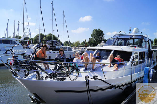 1 Entspannung pur an Bord der Linda nach einem ereignisreichen Tag in der Marina von Woudsend (17.06.2017).jpg