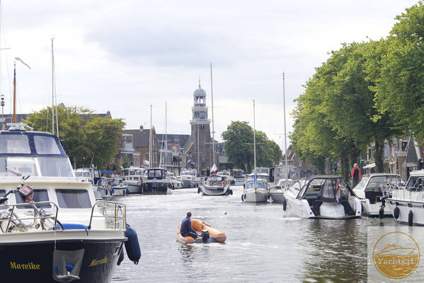 12 Das rege Leben im Hafen von Lemmer ist wirklich beeindruckend und mit etwas Glück bekommt auch einen Anlegeplatz direkt im Zentrum (24.06.2017).jpg