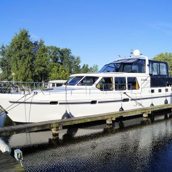 Motorboot Linda liegt im Yachtcharter Holland Yachts4U