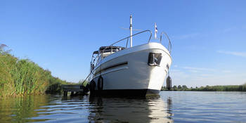 Motorboot Myrna van Yachts4U Bootverhuur top.jpg