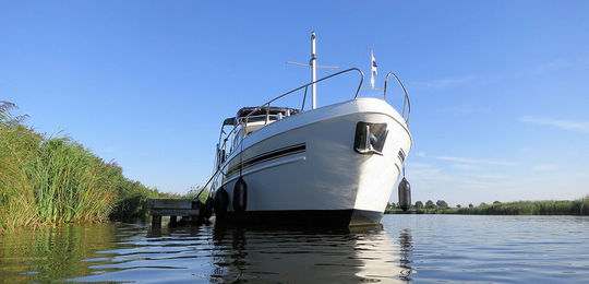 Motorboot Myrna van Yachts4U Bootverhuur top.jpg