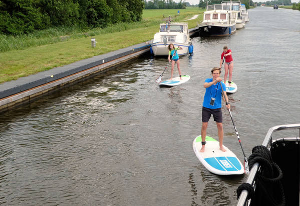 Mensen op en bij het water in Friesland.jpg