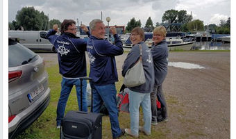 Facebook: Gäste aus Belgien mit selbstentworfenen Yachts4u Pullovern