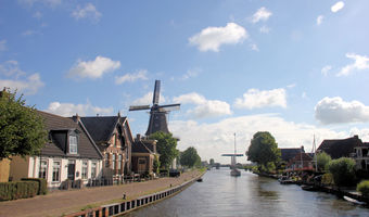 Typisch Holland: Brücken und Windmühlen