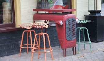 Kreativ speisen auf der Motorhaube