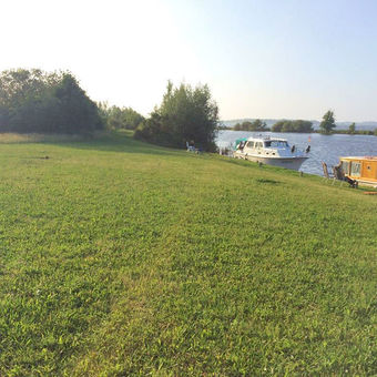 Nicht weit von unserem Heimathafen entfernt: eine wunderschöne Insel im Tjeukemeer