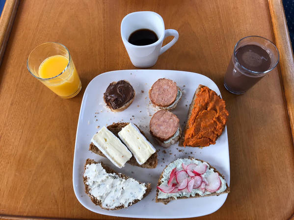 Frühstück an Bord - Donnerstag, 17.10.2019.jpg