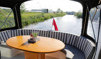 An Bord des Mietbootes Sofia