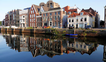 Schöne Spiegelung in der Gracht von Zwolle
