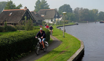 Viele Radfahrer entlang der Kalenbergergracht