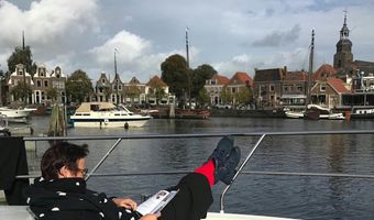 Fischen, ein gutes Buch lesen oder ein gutes Glas Wein an Deck genießen