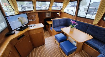 Salon der 8-köpfigen Julia.jpg