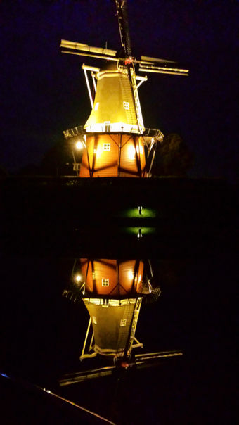 Mühle bei Nacht in Dokkum