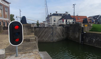 2 rote Lichter untereinander....