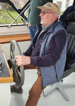 Das Fahren mit einer Motoryacht erlernen