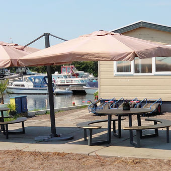 Das Hafenbüro von Yachts4U