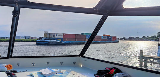 Die großen Boote (insbesondere Berufsschifffahrt) haben in den meisten Situationen Vorfahrt.jpg