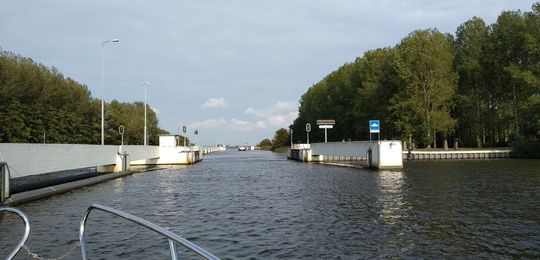 Schleuse bei Terherne.jpg