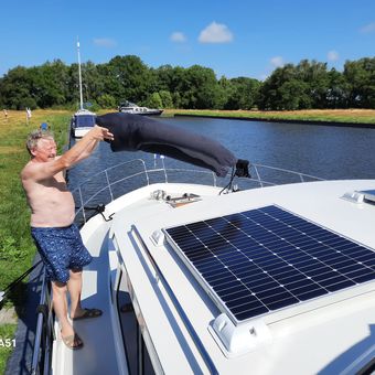 Boot mieten und angeln von Ihrer Yacht statt vom Ufer aus